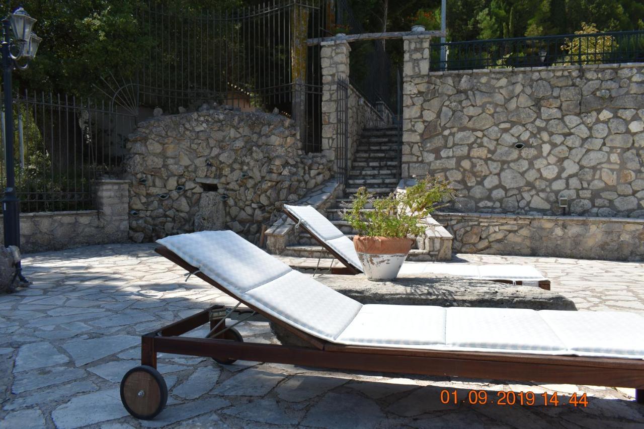 Estate Dafnopanagia Villa Magda Asprogerakata Exterior photo