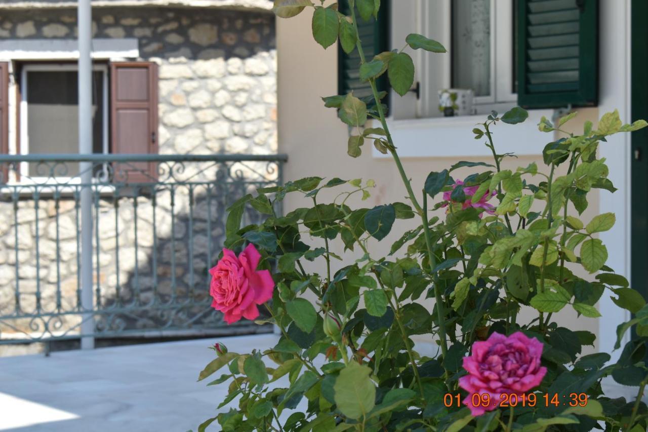 Estate Dafnopanagia Villa Magda Asprogerakata Exterior photo